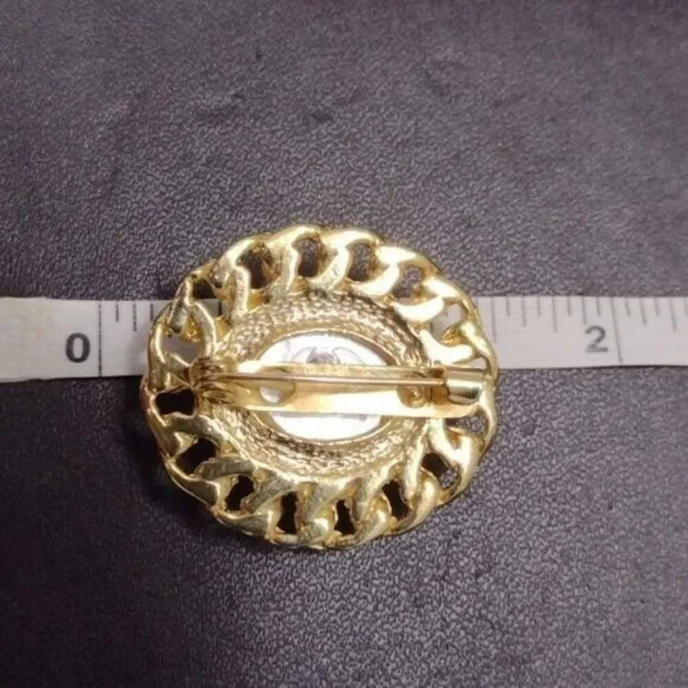 Vintage gold tone oval brooch faux pearl chain